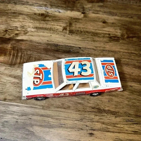 Vintage Corgi Toys Chevrolet Caprice Classic STP Racecar Dorcas Rally Car 43 - Picture 5 of 12